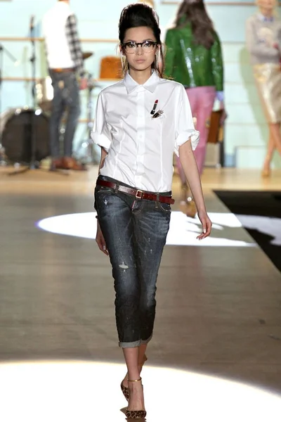 Look 3